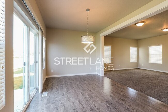 Building Photo - Now offering first full month's rent FREE!!