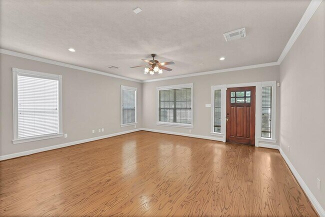 Foto del edificio - 4631 Trembling Forest Ln