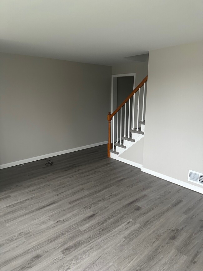 living room - 3907 Dudley Ave