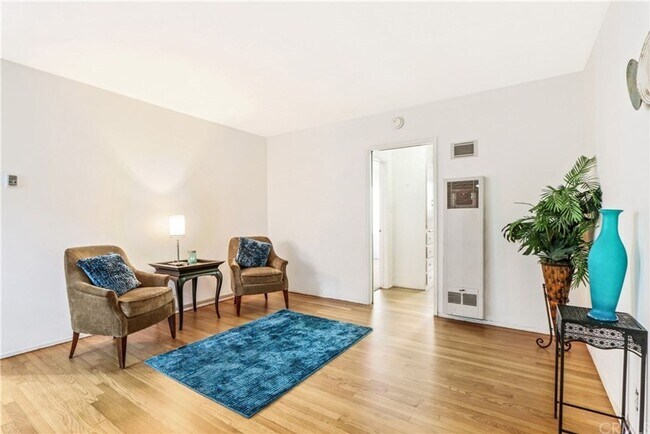 Foto del edificio - 1023 E 1st St
