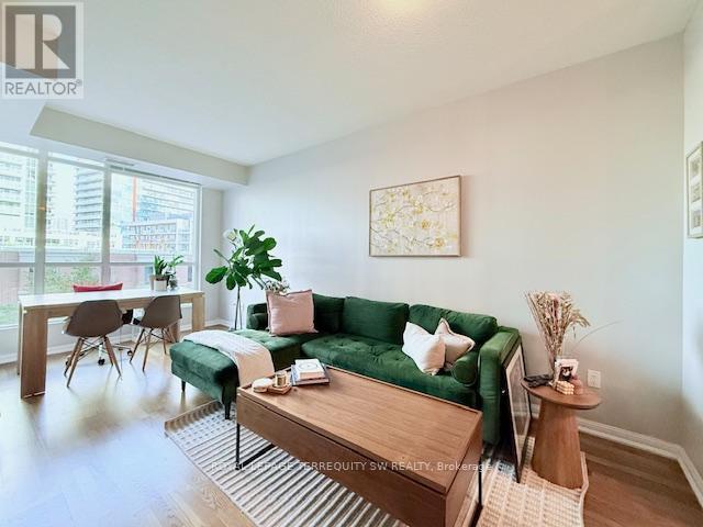 Building Photo - 628 Fleet St