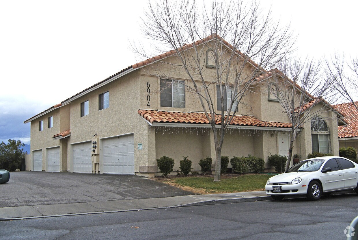 Building Photo - Rainbow Gardens