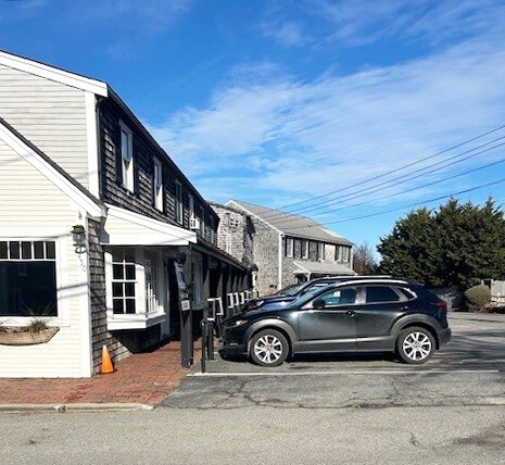 Building Photo - 450 Main St
