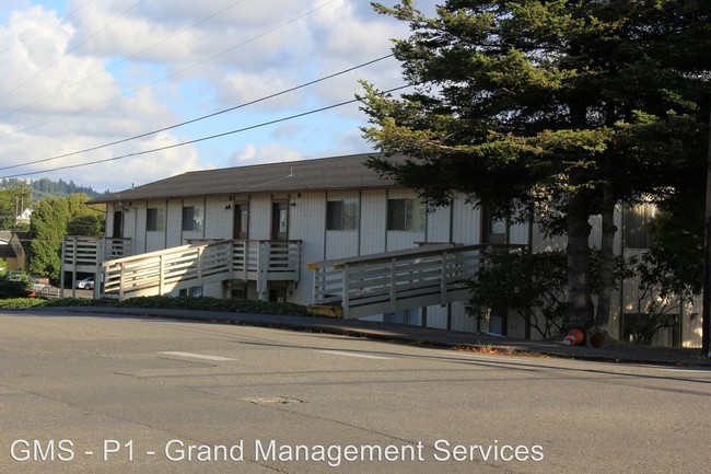 Building Photo - 945-979 Anderson Ave