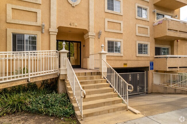 Building Photo - 428 E Santa Anita Ave