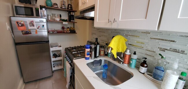 Foto del edificio - 2433 Fairmount Ave