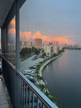 Building Photo - 2910 Point E Dr