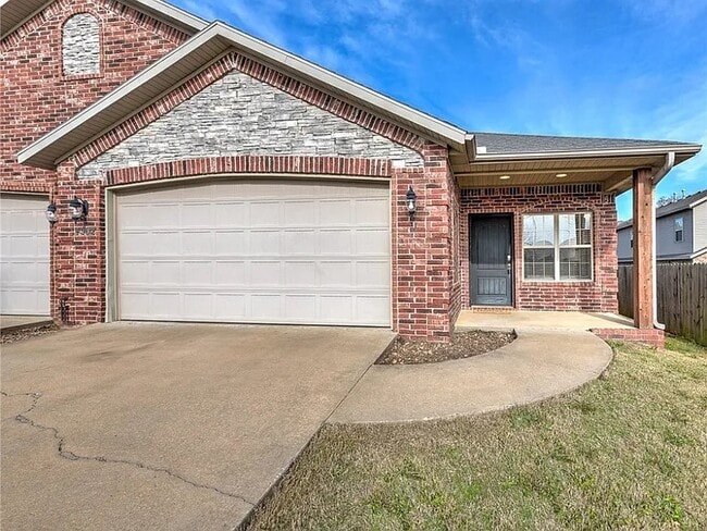 Building Photo - 4902 SW Fieldstone Blvd