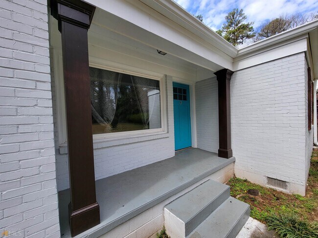 Building Photo - 1249 Oldfield Rd