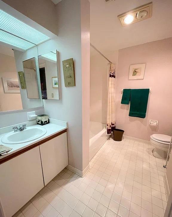 Building Photo - Well Maintained 2 Bedroom Condo Unit