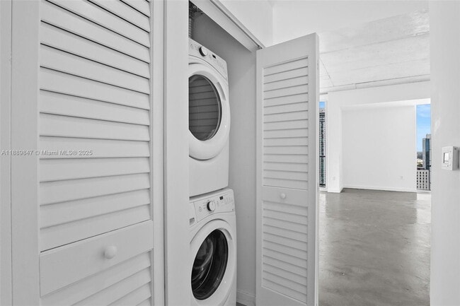 Foto del edificio - 151 SE 1st St