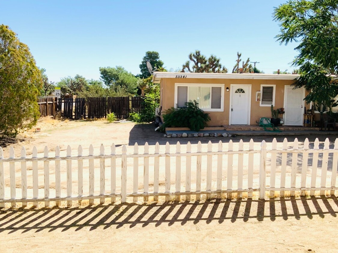 55541 Pueblo Trail Unit 1, Yucca Valley, CA 92284 Room for Rent in
