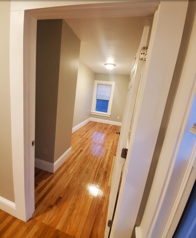 Building Photo - 59 Elm St