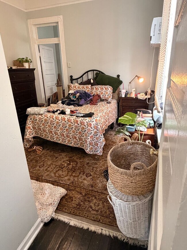Foto del edificio - Spacious 1BD Shotgun, Uptown with Backyard!