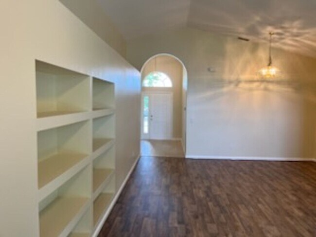 Building Photo - 3 bedroom home for rent