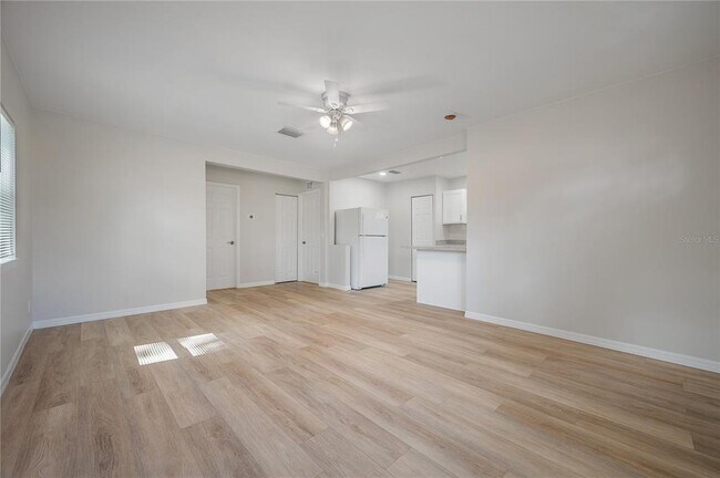 Foto del edificio - 2307 E Osborne Ave