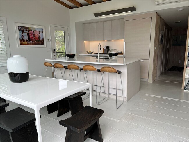 Foto del edificio - 21 Burnetts Cove Rd