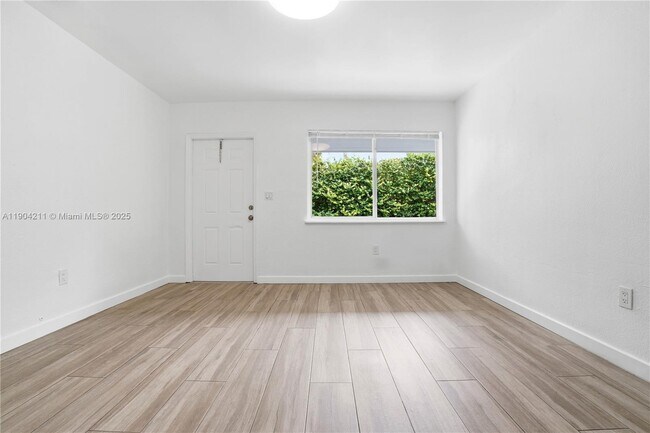 Foto del edificio - 60 NW 42nd St