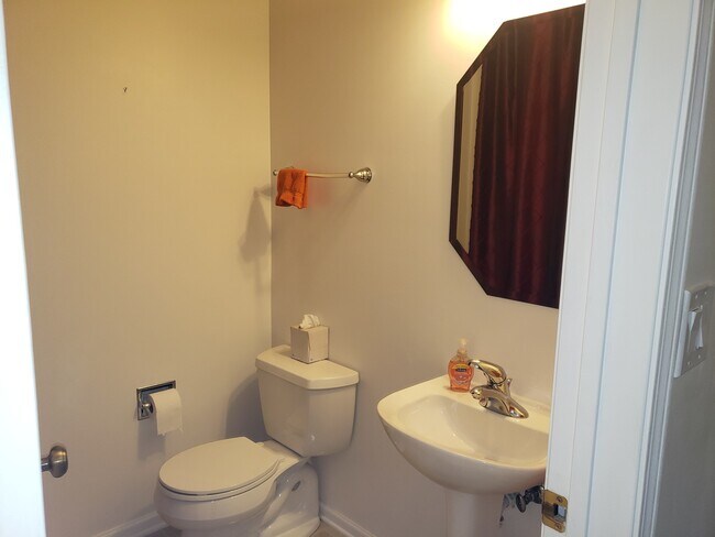 Building Photo - 2815 Gypsum Cir