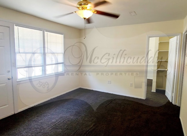 Building Photo - 1240 Holden Dr