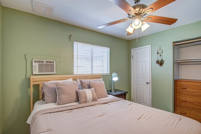 Building Photo - 328 N 12th St