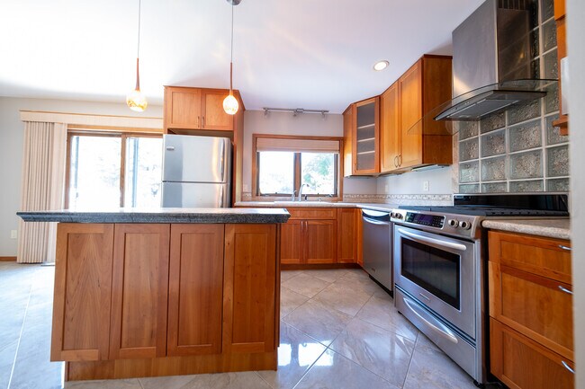 Foto del edificio - 230 3rd Ave NE