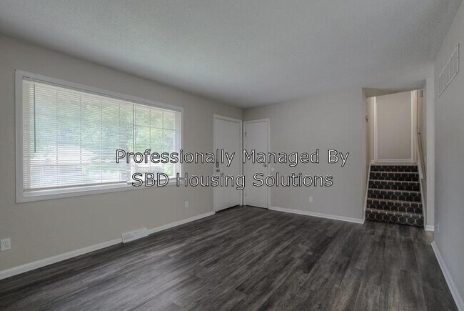Building Photo - 4811 N Wallace Ave