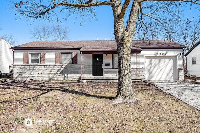 Primary Photo - 5209 E White Ln