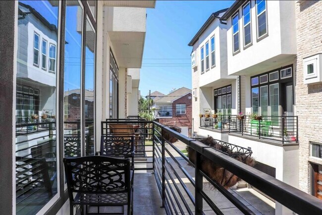 Foto del edificio - 5813 Petty St