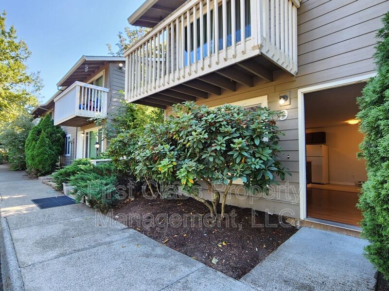 Foto principal - 5704 SW Beaverton Hillsdale Hwy