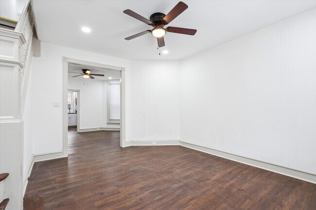 Building Photo - 5551 Addison St