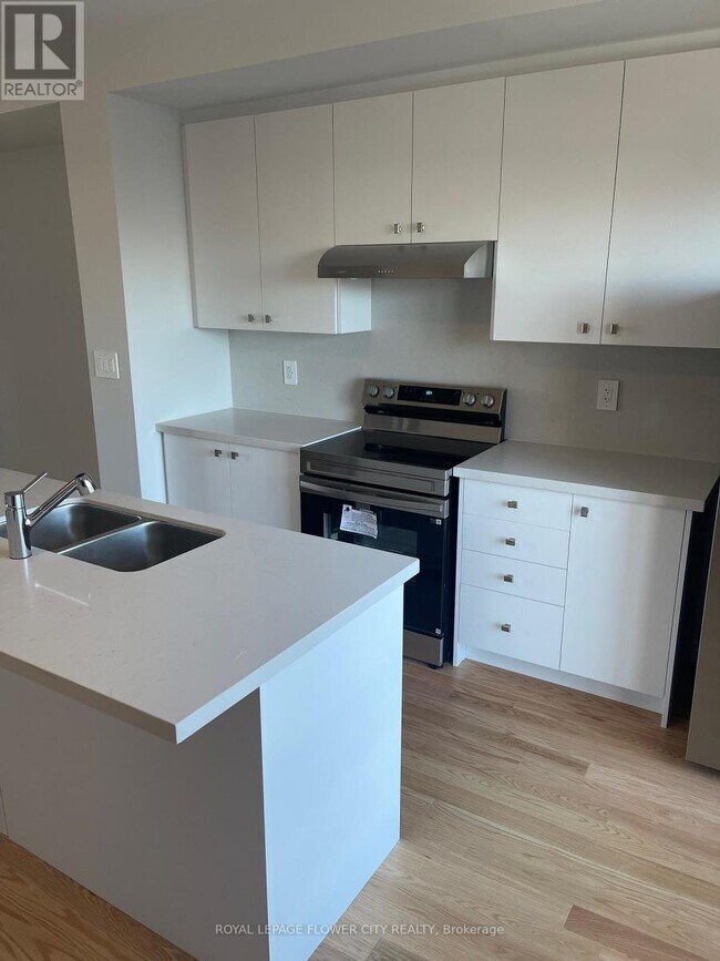 Photo du bâtiment - 5993 Saigon St