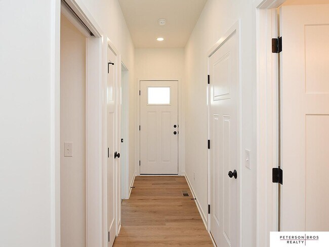 Foto del edificio - 14802 Bruning St