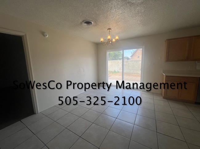 Foto del edificio - Large Home on West Side of Town