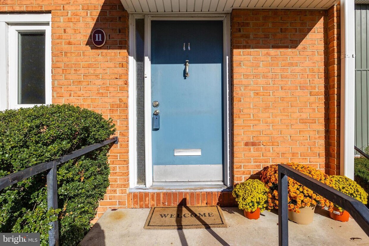 11 E Close, Moorestown, NJ 08057 Townhome Rentals in Moorestown NJ