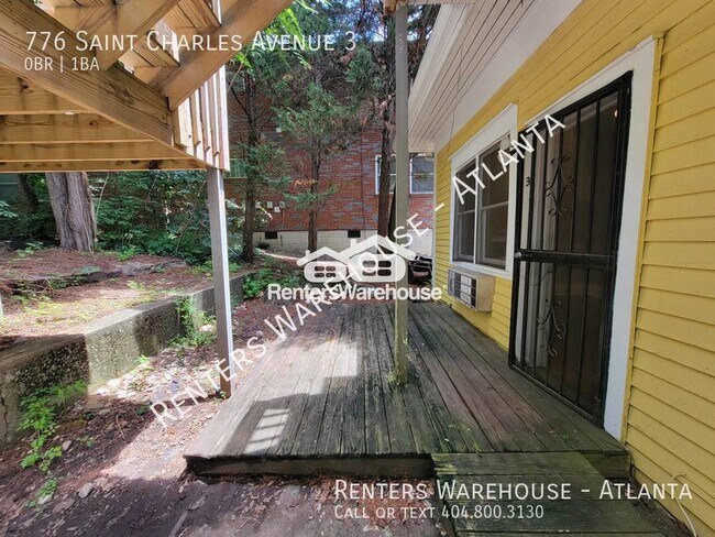 Building Photo - Location! Location! Studio w/ 1 Bathroom i...