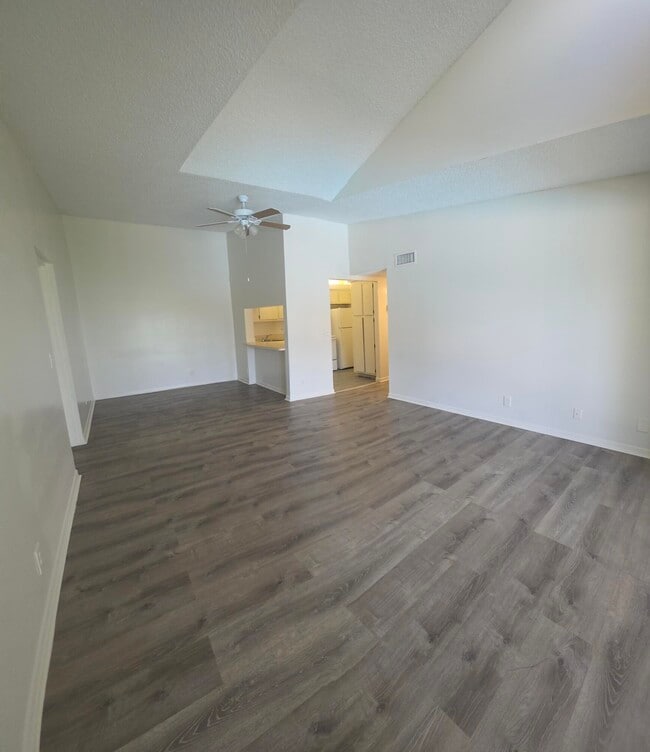 Building Photo - 202 Foxtail Dr