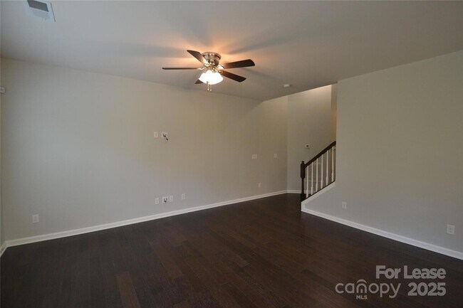 Building Photo - 1606 Fleetwood Dr