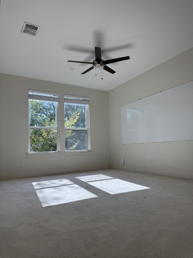 Photo - 2129 Lovedale Ave Apartment