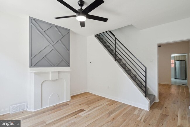 Photo - 7 E Oxford St House