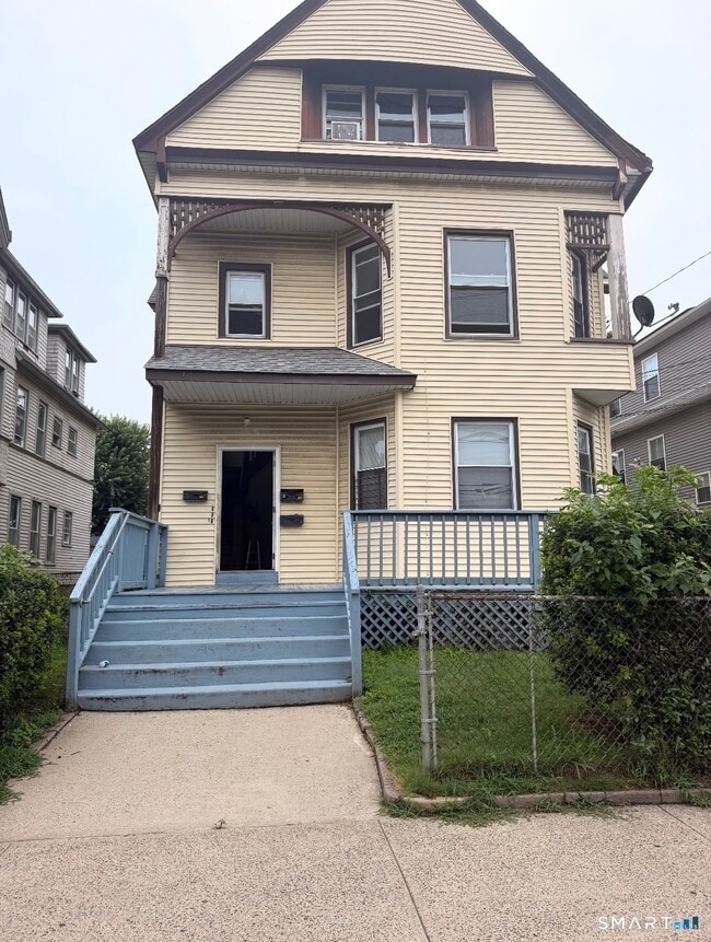 Building Photo - 461 Howard Ave