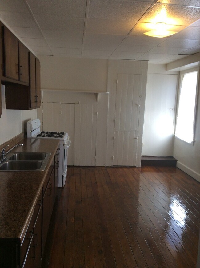 Foto del edificio - Spacious 3 Bedroom House, Yard- York City SD