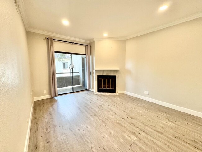 Building Photo - 1856 Tradan Dr