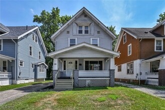 Building Photo - 906 Delia Ave