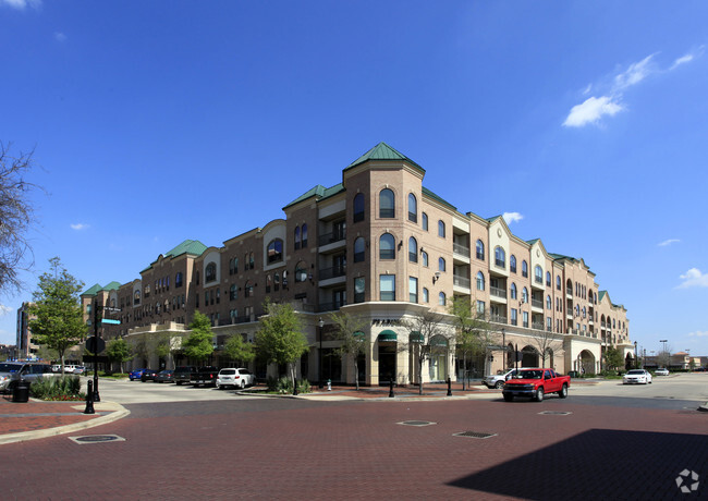 Building Photo - City Plaza at Town Square