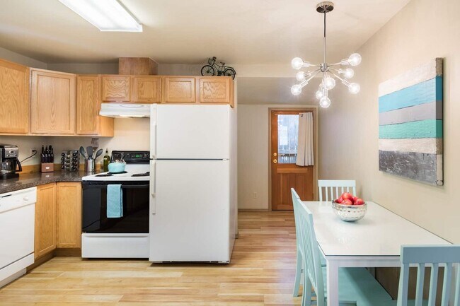 Foto del edificio - Adorable 1 Bed 1 Bath Cottage, 2 Blocks Fr...