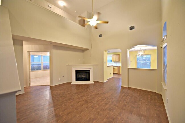 Building Photo - 2803 Winslow Dr