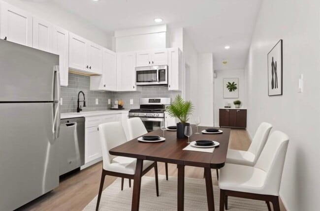 Building Photo - 1137 Washington St