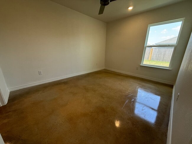 Building Photo - 1157 Lindsey Dr