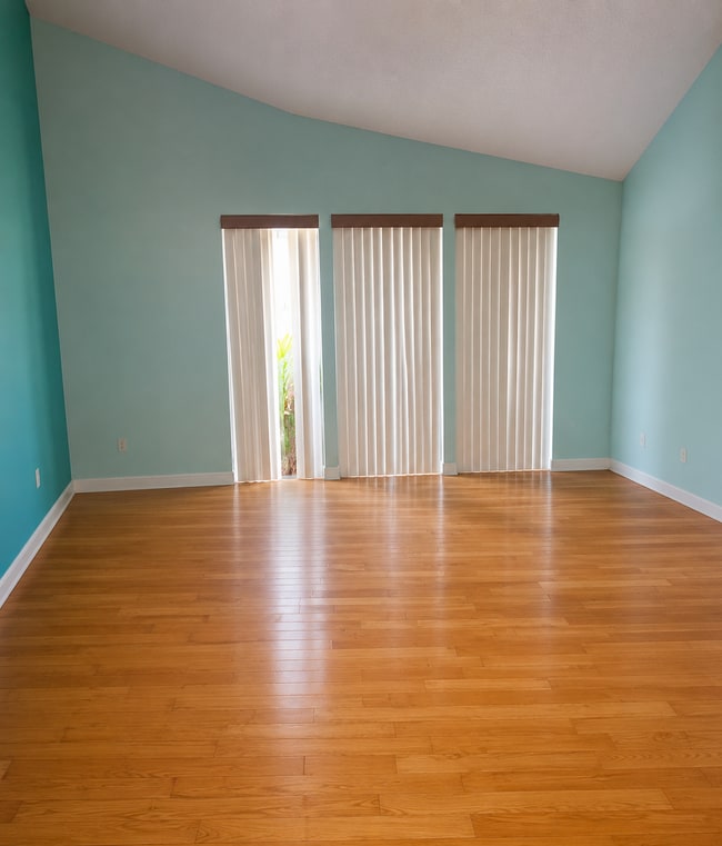 Building Photo - 4205 Fairway Cir
